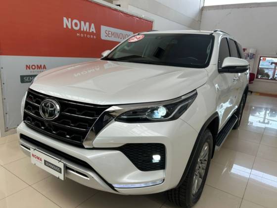 TOYOTA HILUX SW4 2.8 D-4D TURBO DIESEL SRX 7L 4X4 AUTOMÁTICO